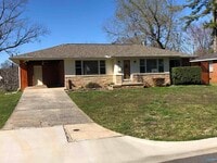 Building Photo - 1811 Stevens Dr NE