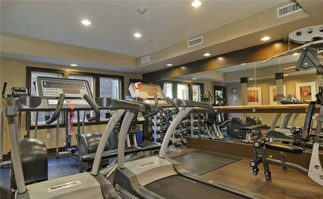 Building Photo - Beautiful Condo in the Heart of Ballard!