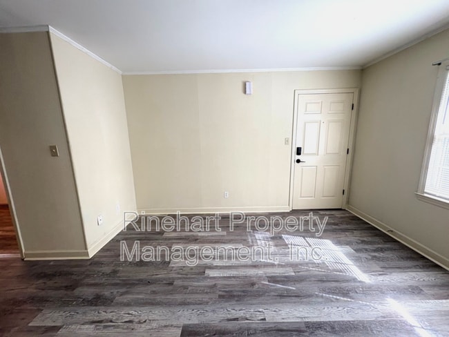 Building Photo - 1045 W Meadow Dr