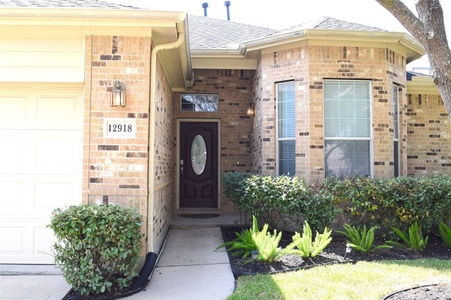 Building Photo - 12918 Meadow Springs Dr