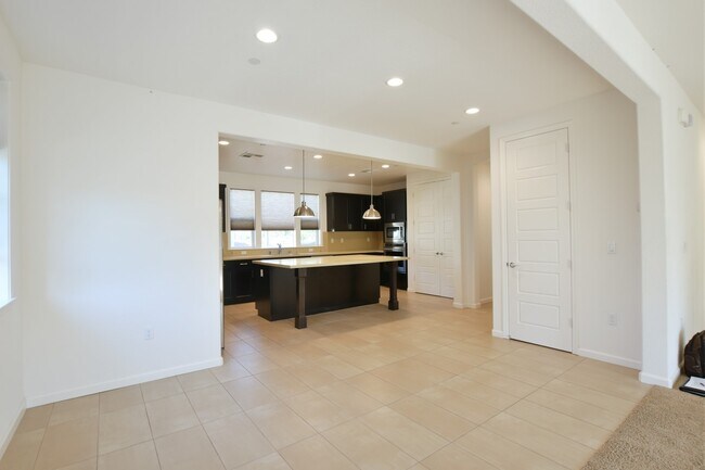 Building Photo - Gorgeous Modern 4 Bedroom 3.5 Bath in Stel...