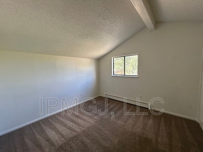 Building Photo - 560 N Sparn St