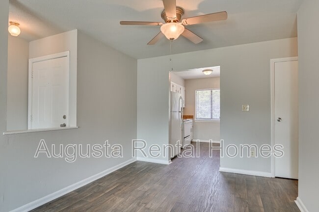 Building Photo - 2824 Thomas Ln