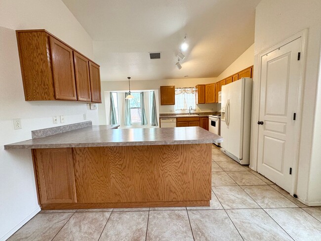 Building Photo - 4BR/2BA/2.5CG, 2057 sq.ft. rental with DOG...