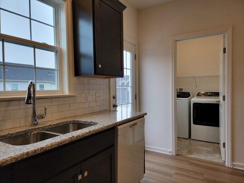 Building Photo - 2485 Artesian Way