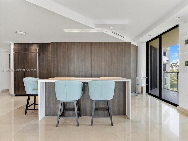 Building Photo - 4000 Island Blvd