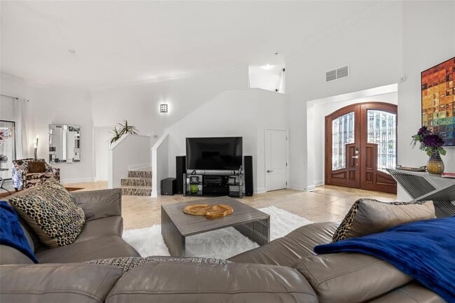 Building Photo - 2785 Bayside Dr S