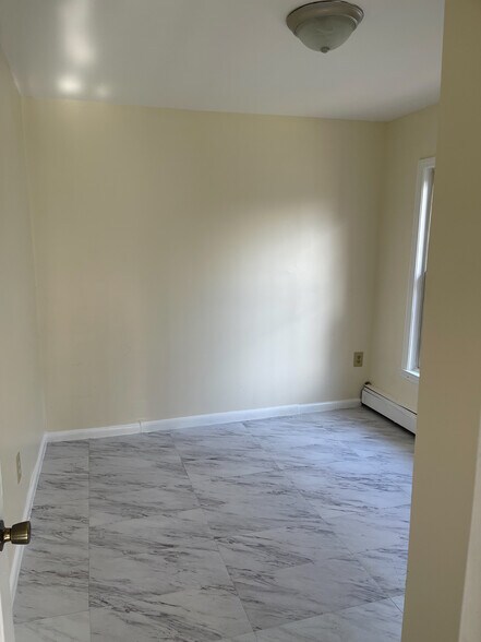 Building Photo - 24 Garden St