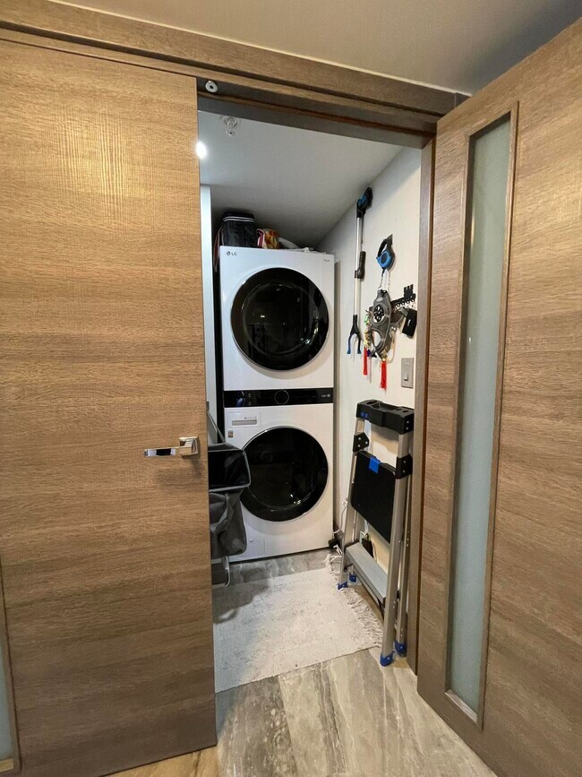 Building Photo - 17275 Collins Ave