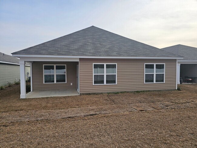 Building Photo - Move in Ready...Start Packing