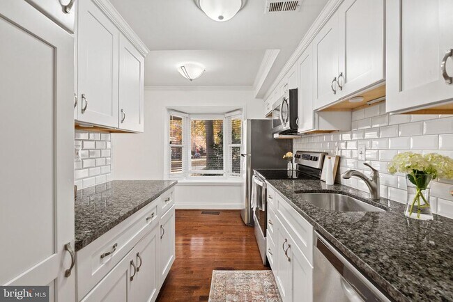 Building Photo - 8914 Shamrock Ct