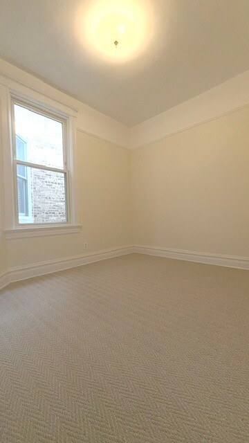 Building Photo - 4511 N Greenview Ave