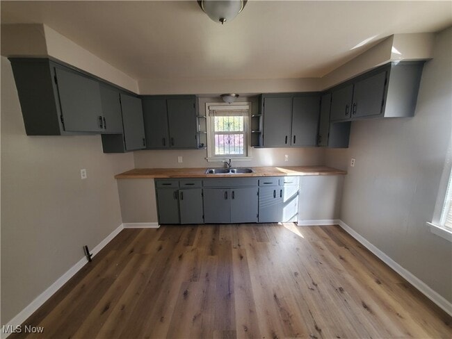 Building Photo - 4287 E 162nd St