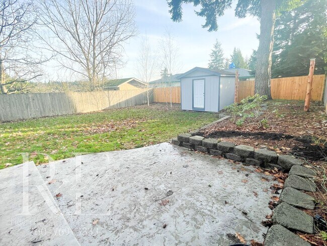 Building Photo - Remodeled w Heat Pump and Large Deck
