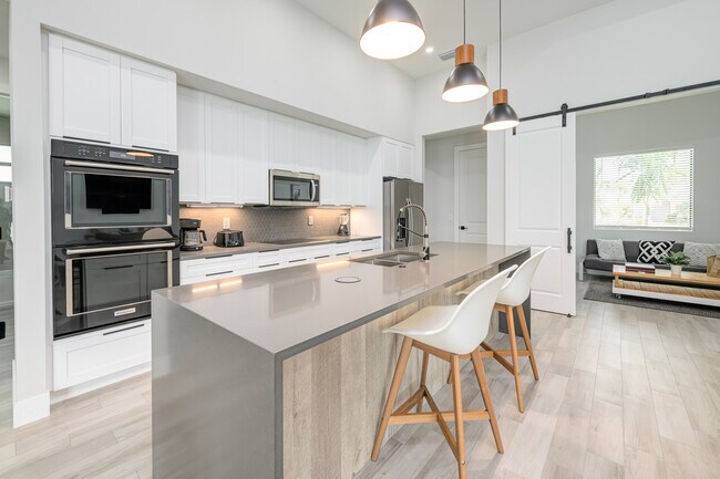 Building Photo - 3432 SW 8th St