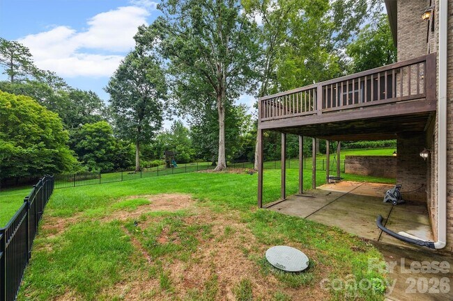 Building Photo - 334 Stonecliff Ln