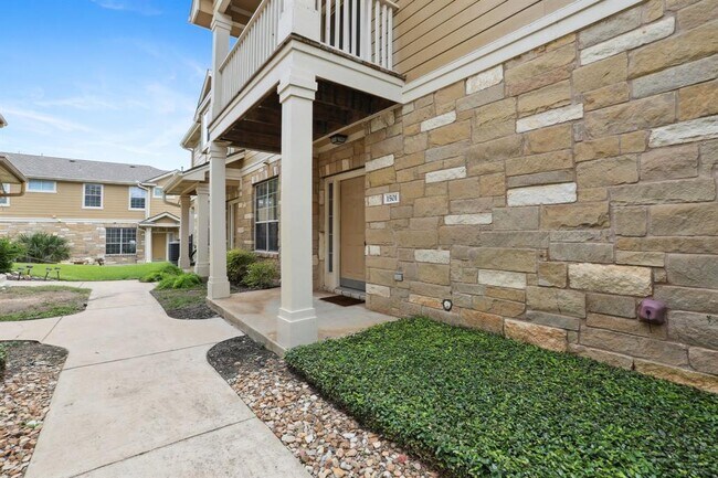 Building Photo - 16100 S Great Oaks Dr