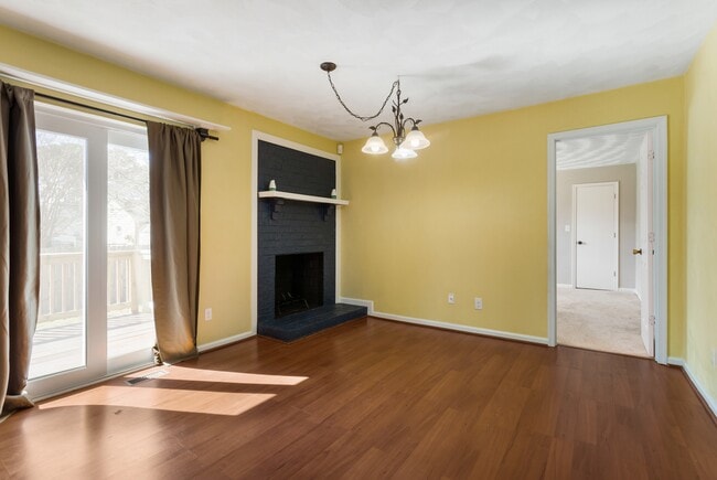 Building Photo - 226 Woodbury Forrest Dr