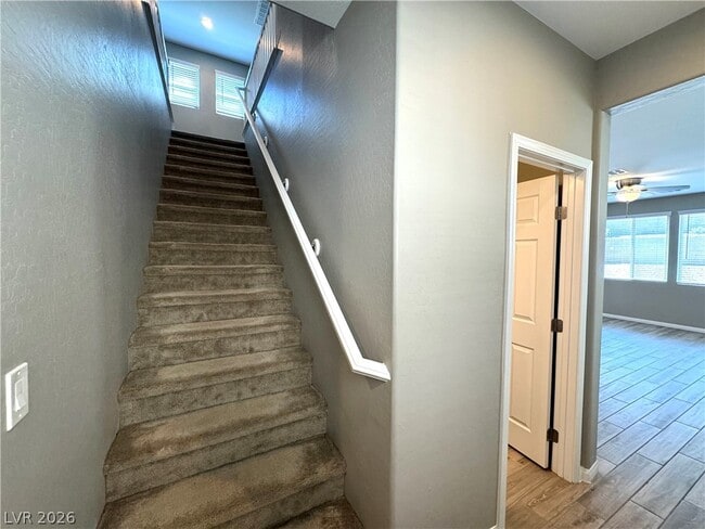 Building Photo - 12545 Skylight View St