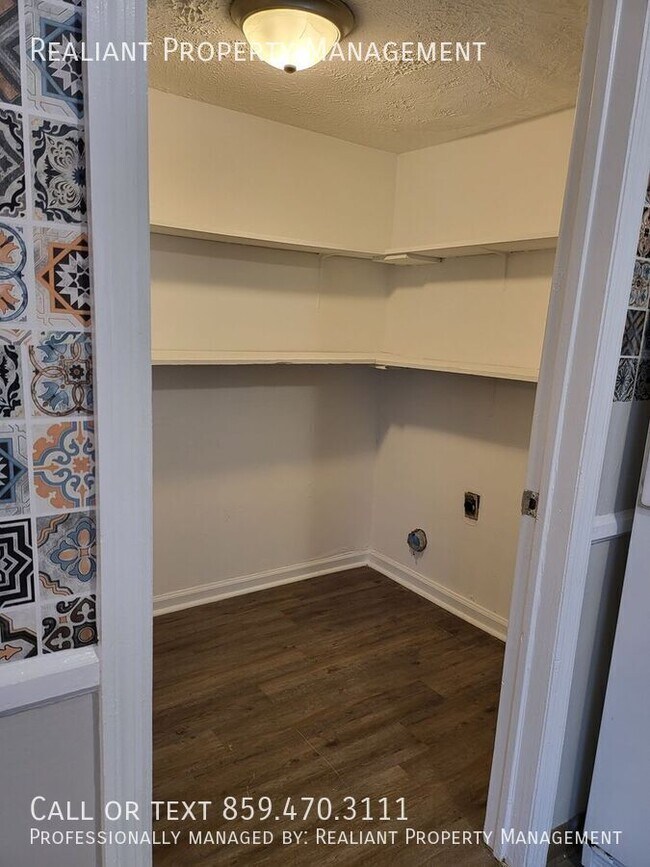 Building Photo - 3107 Glenridge Cir