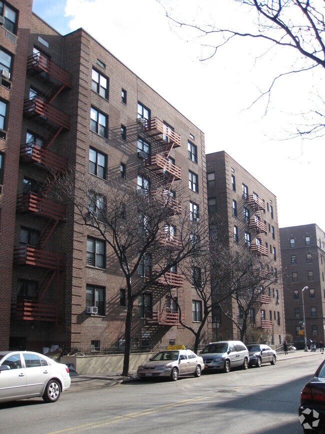 42-37 Hampton Ave - 42-37 Hampton St
