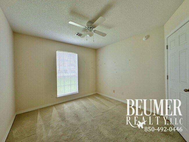 Building Photo - 136 Carrier Dr