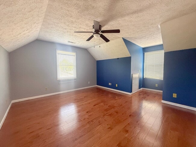 Building Photo - Sunroom, 2-Car Garage & Lawn Care Included | Pet-Friendly Cookeville Home