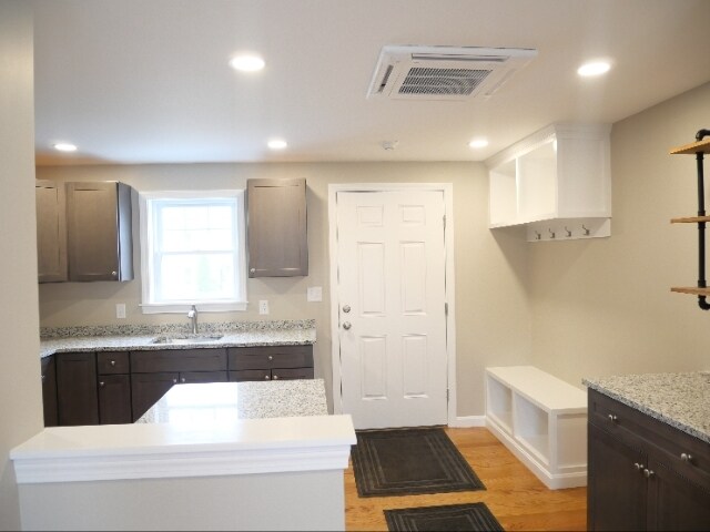 Building Photo - 92 School St