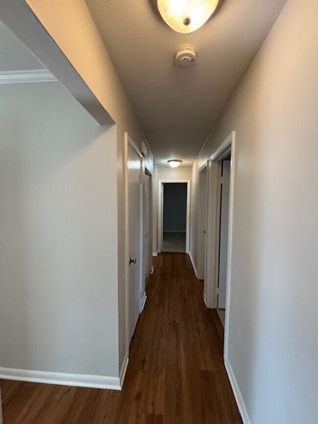 Building Photo - Windsor Oaks West