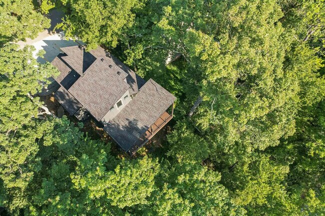 Building Photo - 2104 Almand Dr