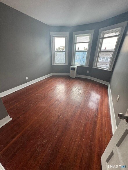 Building Photo - 182 Hewitt St