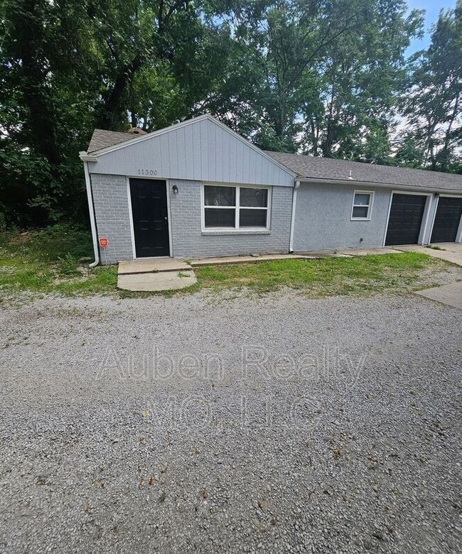 Primary Photo - 11300 E 15th St S