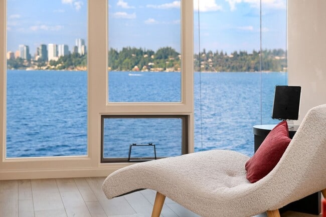 Building Photo - 3Bd/3.5Ba Mercer Island House