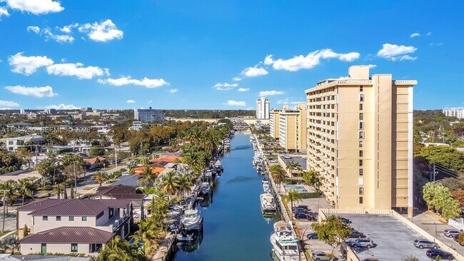 Building Photo - 2350 NE 135th St