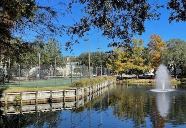 Building Photo - 13700 Richmond Park Dr N