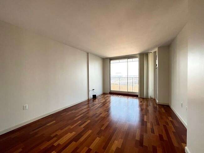 Building Photo - 10 Museum Way