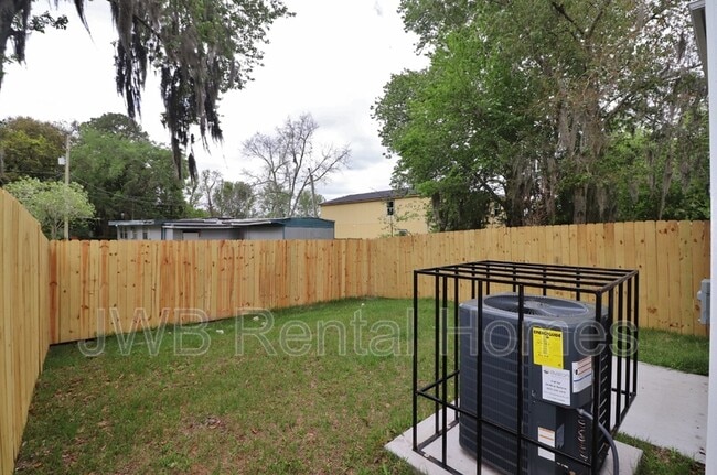 Building Photo - 8722 Cocoa Ave