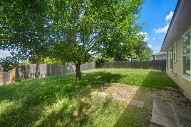 Building Photo - 111 Quail Hollow Dr