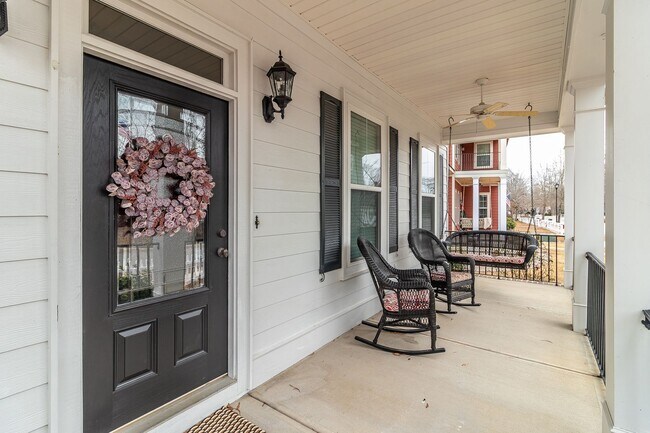 Building Photo - Lovely Riverwood Home