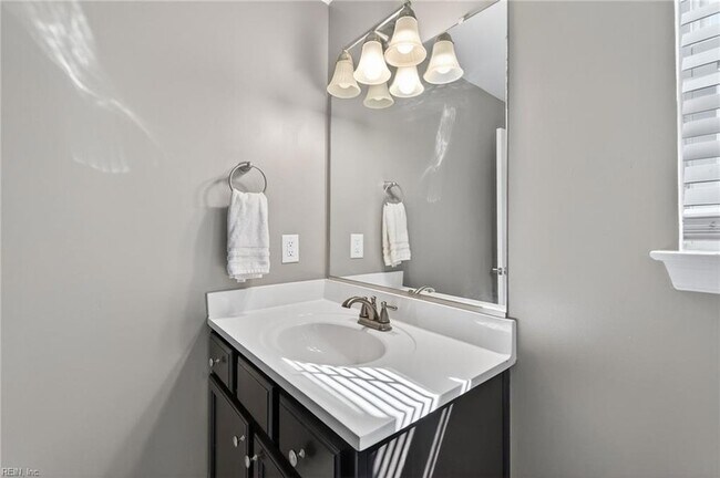 Building Photo - 1218 W Ocean View Ave