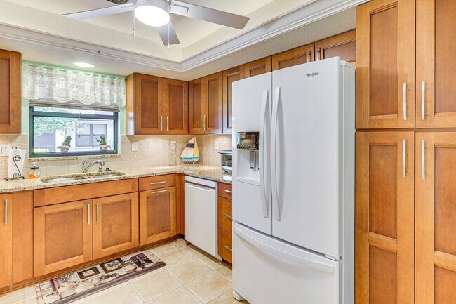 Building Photo - 11651 Pointe Cir