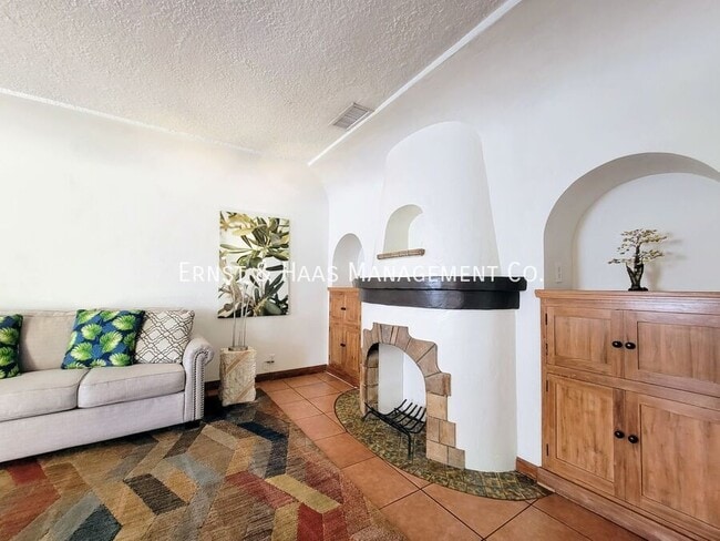 Building Photo - 1911 Cedar Ave