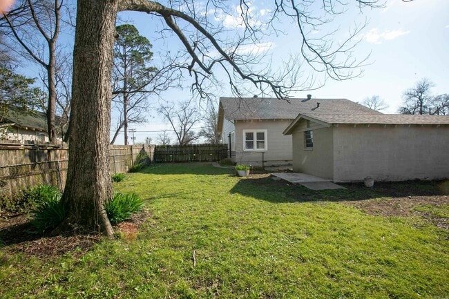 Building Photo - 1400 Willow St