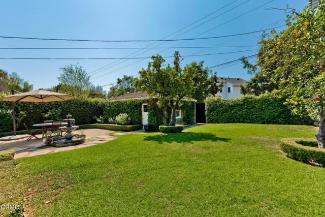 Building Photo - 807 N Doheny Dr