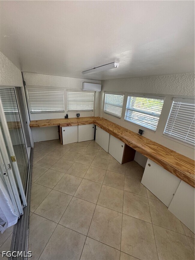 Building Photo - 3313 35th St W