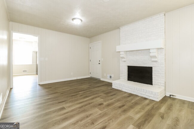 Building Photo - 2255 Kings Forest Dr SE