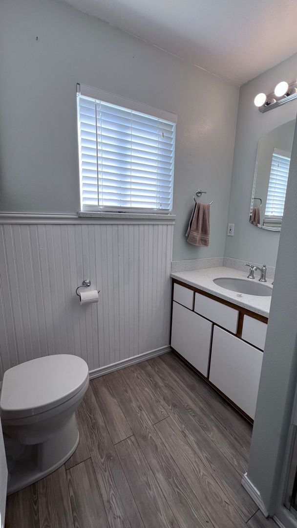 Building Photo - Charming 2 Bed, 2 Bath Farm-Style Home in ...