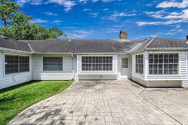 Building Photo - 614 Val Lena Dr