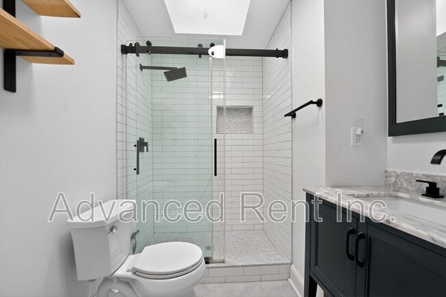 Building Photo - 611 Grundy St