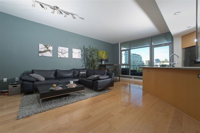 Building Photo - Beautiful 2 bedroom 2 bath condo in the Do...